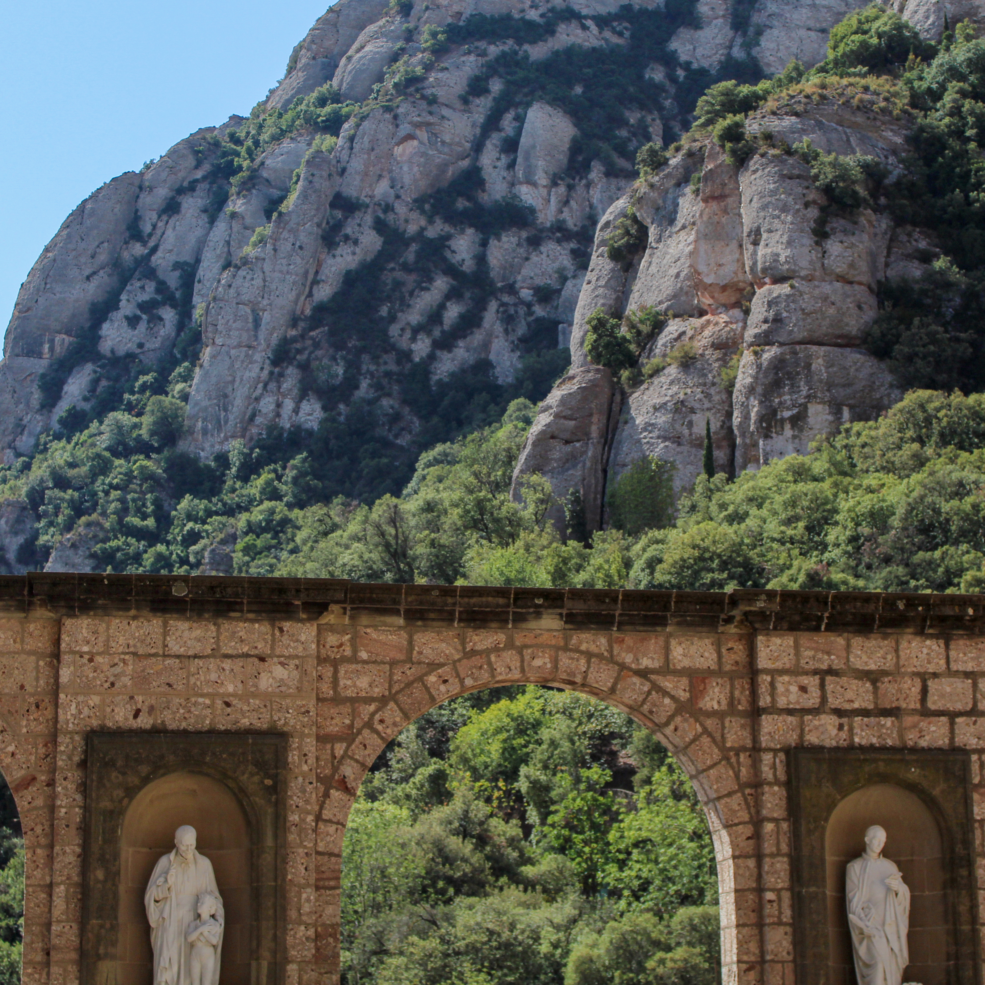 Image of statues with rocks behind them.