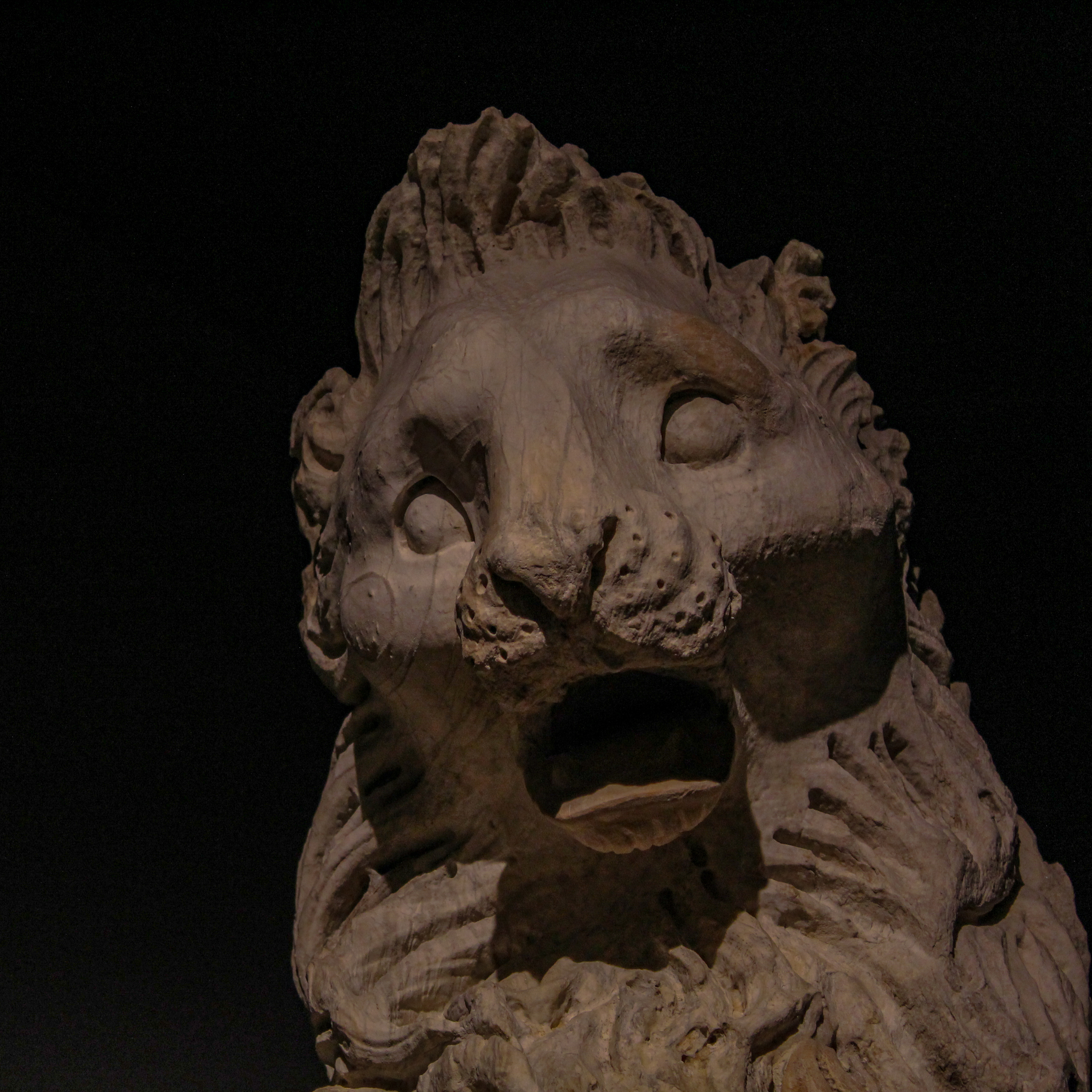 Image of a sculpture of a lion.