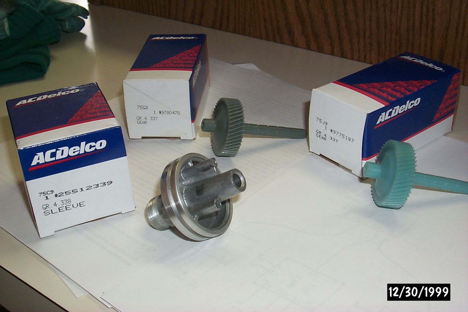 thumbnail image 2 of 700R4 Transmission Speedometer Gear Set – 40 Tooth Driven, 15 Tooth Drive – With Housing 2 of 4